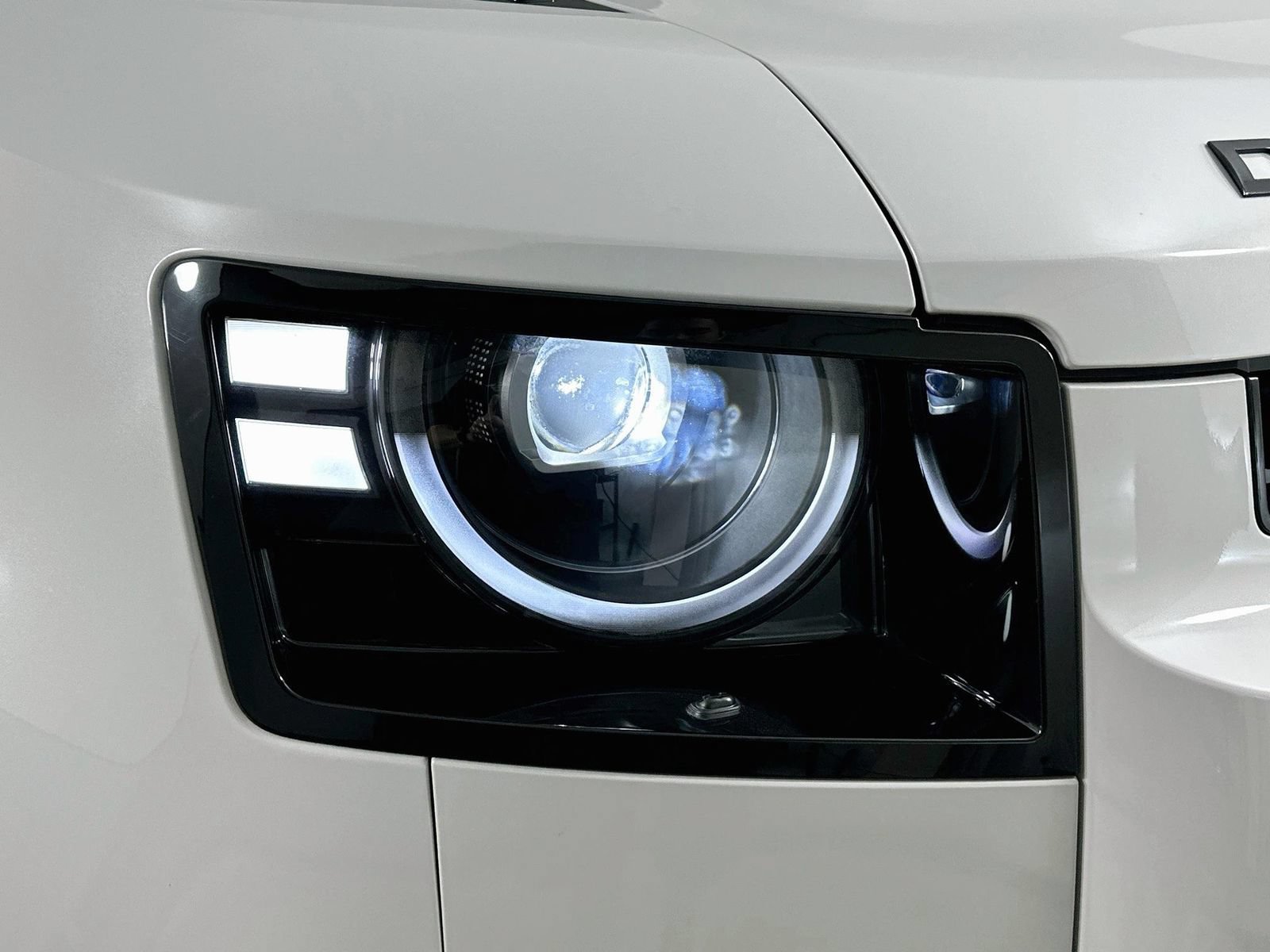 New 2026 Land Rover Defender 110 X-Dynamic SE AWD/4WD image 10