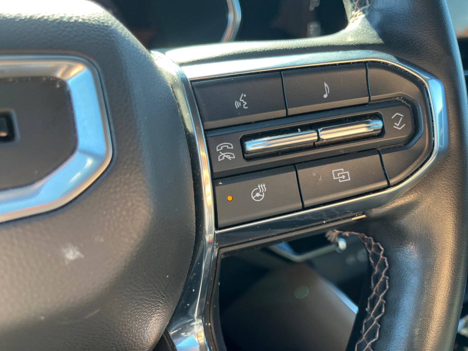 Used 2023 GMC Canyon Denali image 21