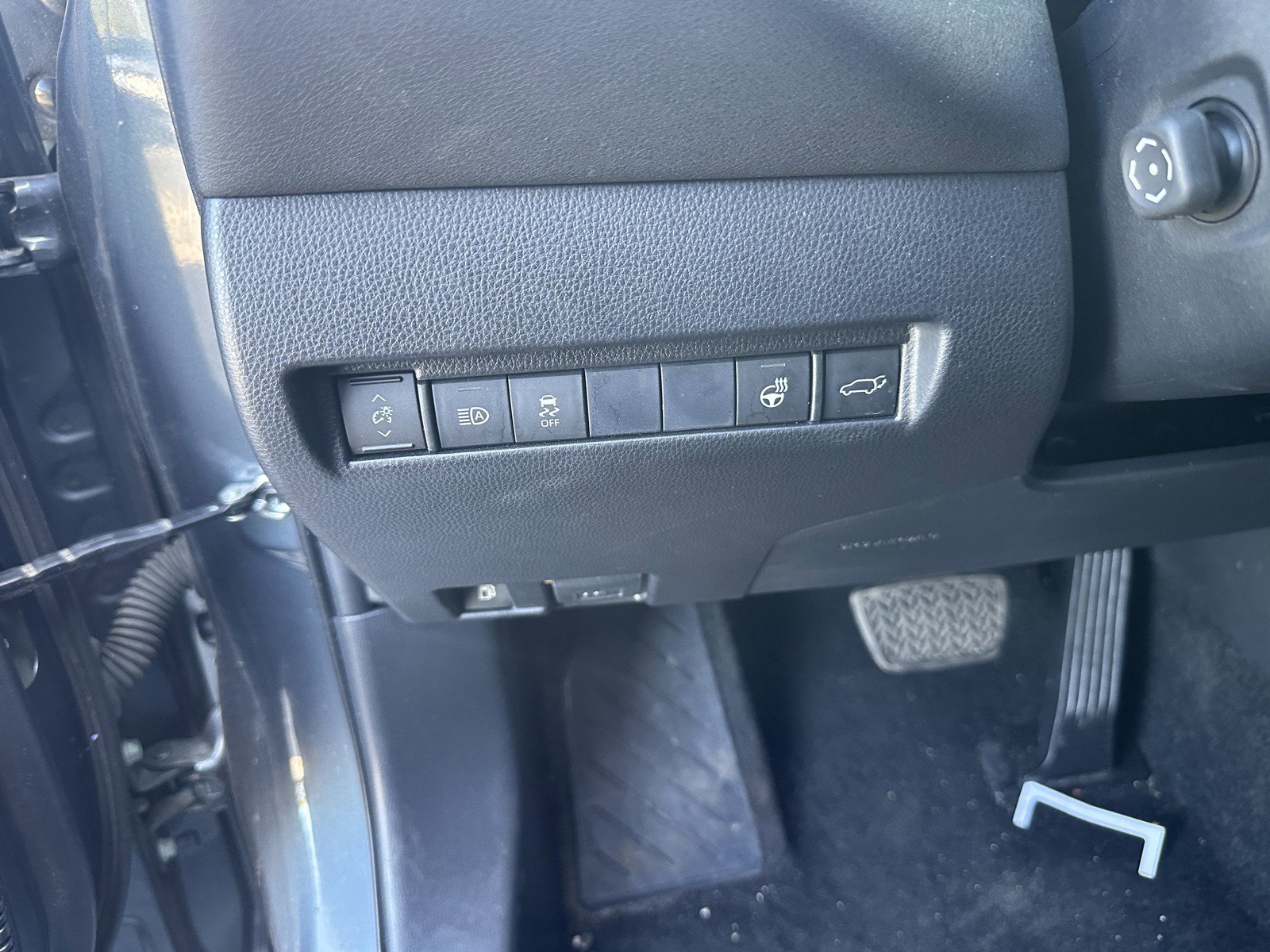 Used 2021 Toyota Venza XLE w/ Softex Package AWD/4WD image 11