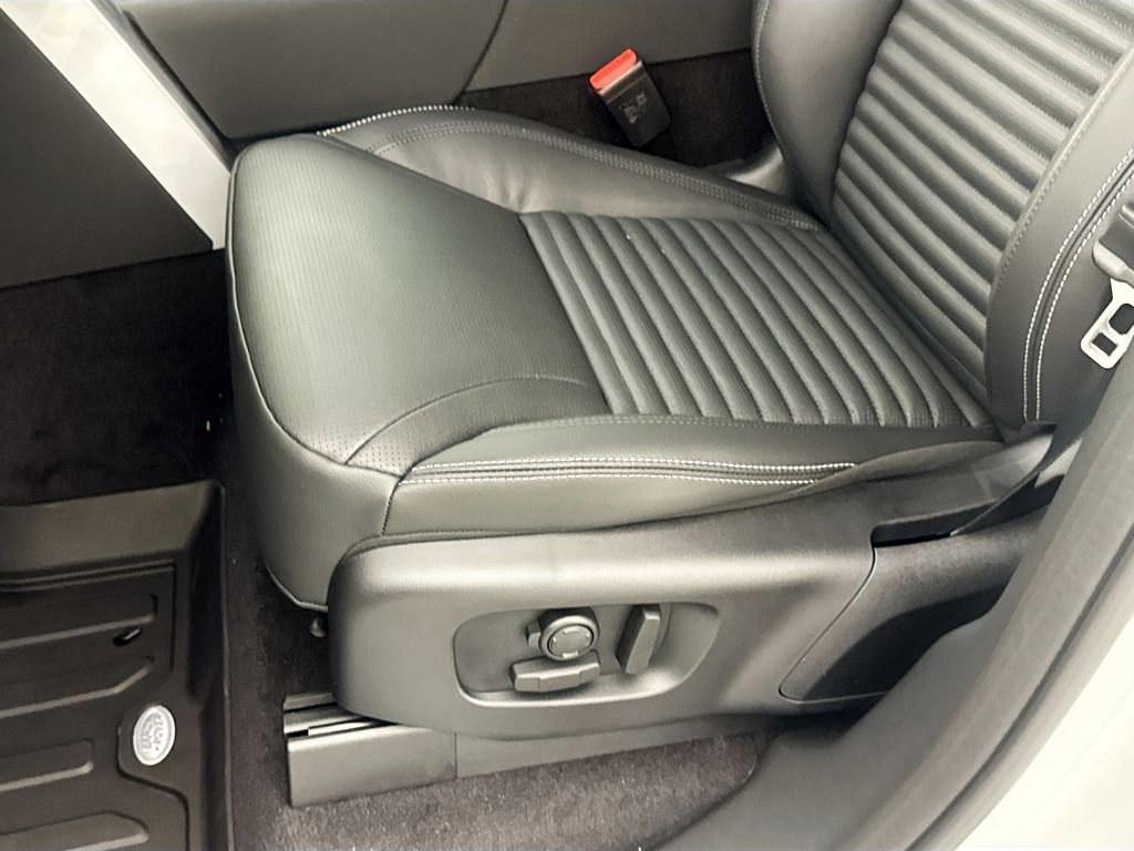 New 2026 Land Rover Discovery S AWD/4WD image 19