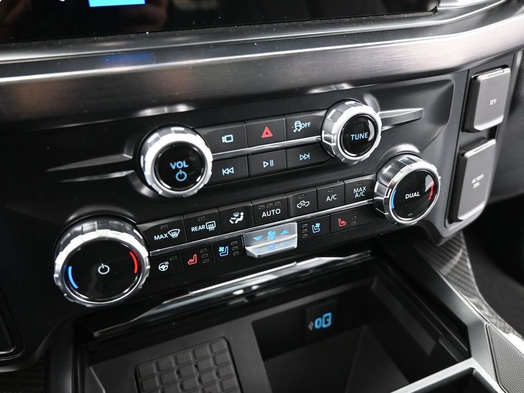 New 2026 Ford F250 Lariat w/ Black Appearance Package image 17