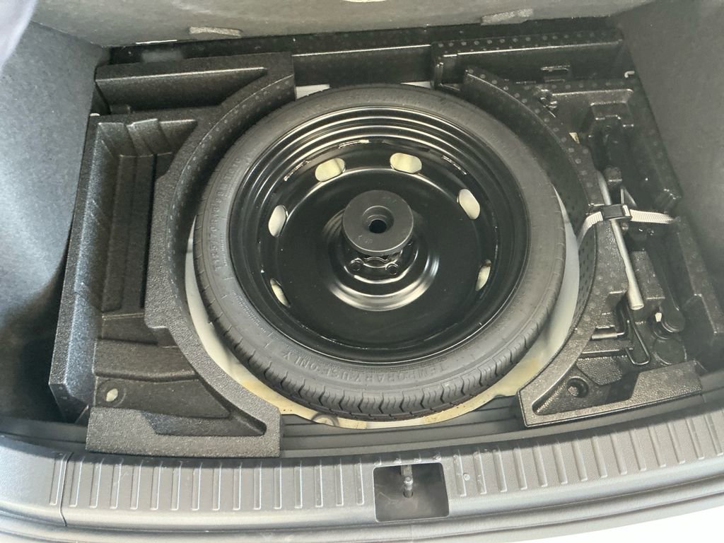 Certified 2025 Volkswagen Taos SE w/ Panoramic Sunroof Package image 23