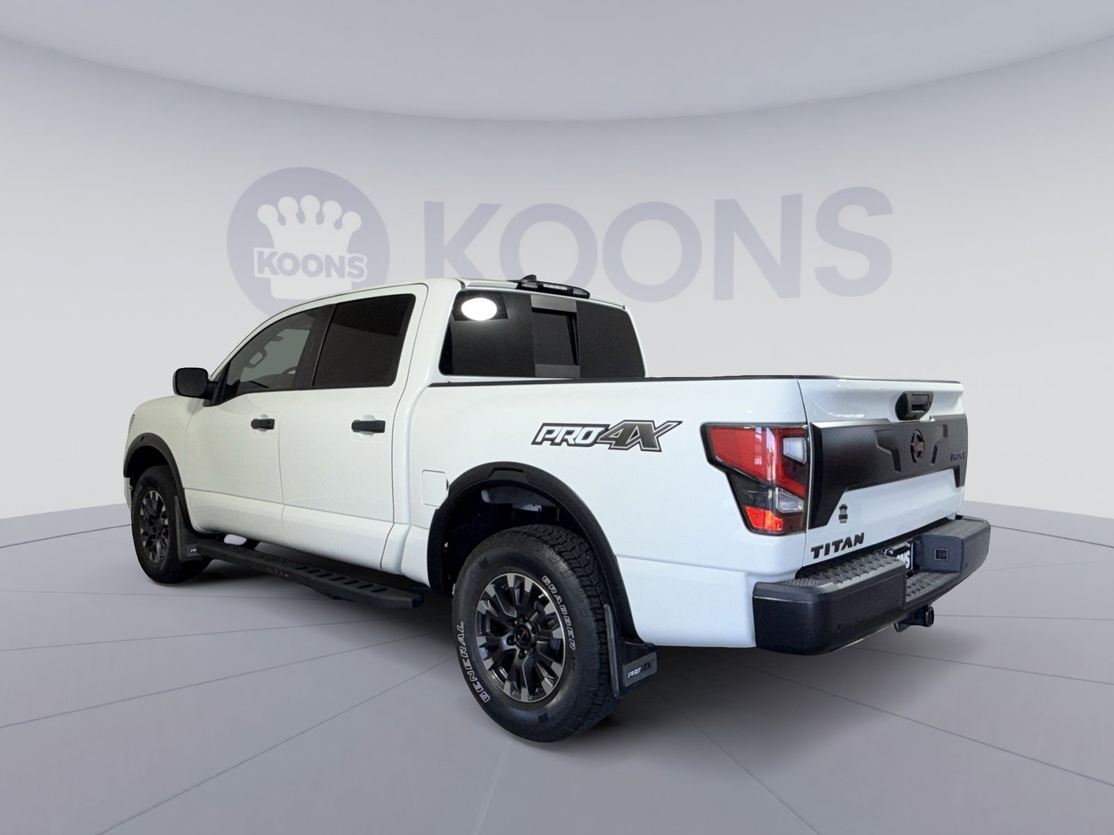 Used 2022 Nissan Titan PRO-4X w/ Off Road Protection Package AWD/4WD image 4