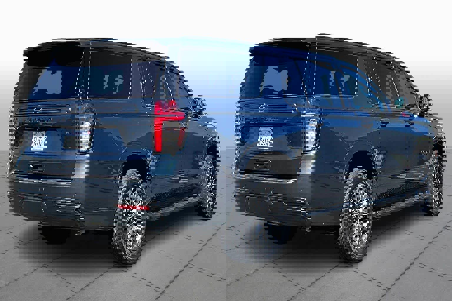 Used 2021 Chevrolet Suburban Z71 w/ Z71 Signature Package image 12