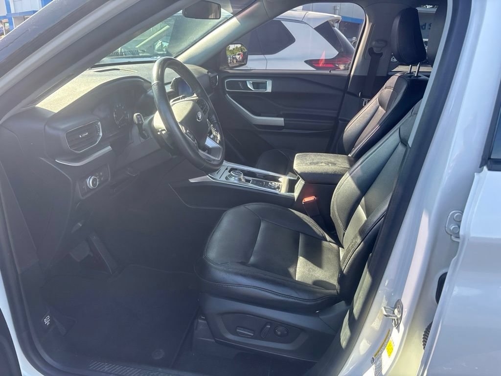 Used 2020 Ford Explorer XLT w/ Equipment Group 202A AWD/4WD image 16