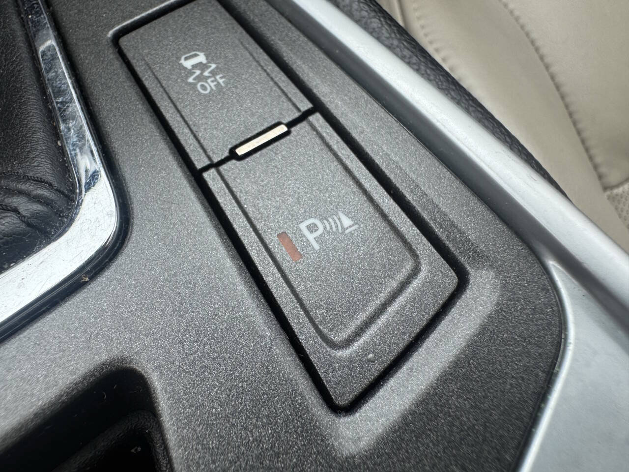 Used 2011 Cadillac SRX Luxury FWD image 40