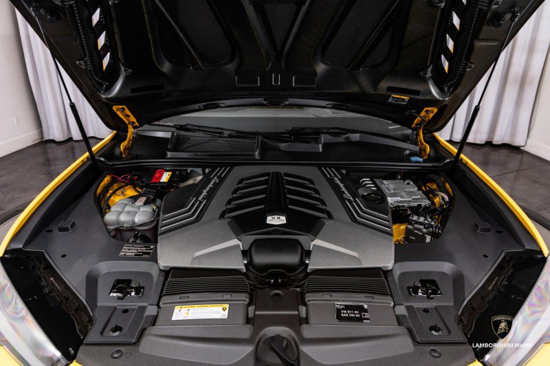 Used 2023 Lamborghini Urus S image 6