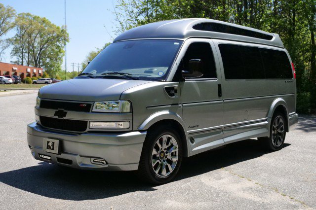 Used 2025 Chevrolet Express 2500 w/ Driver Convenience Package image 6