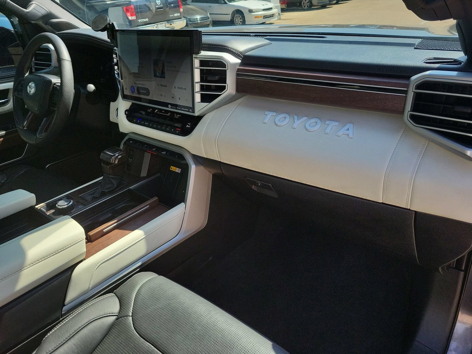 Used 2024 Toyota Sequoia Capstone AWD/4WD image 30