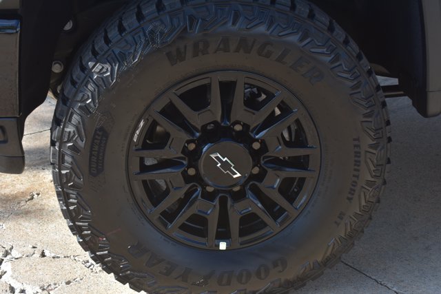 New 2026 Chevrolet Silverado 2500 ZR2 w/ LPO, Dark Essentials Package AWD/4WD image 9
