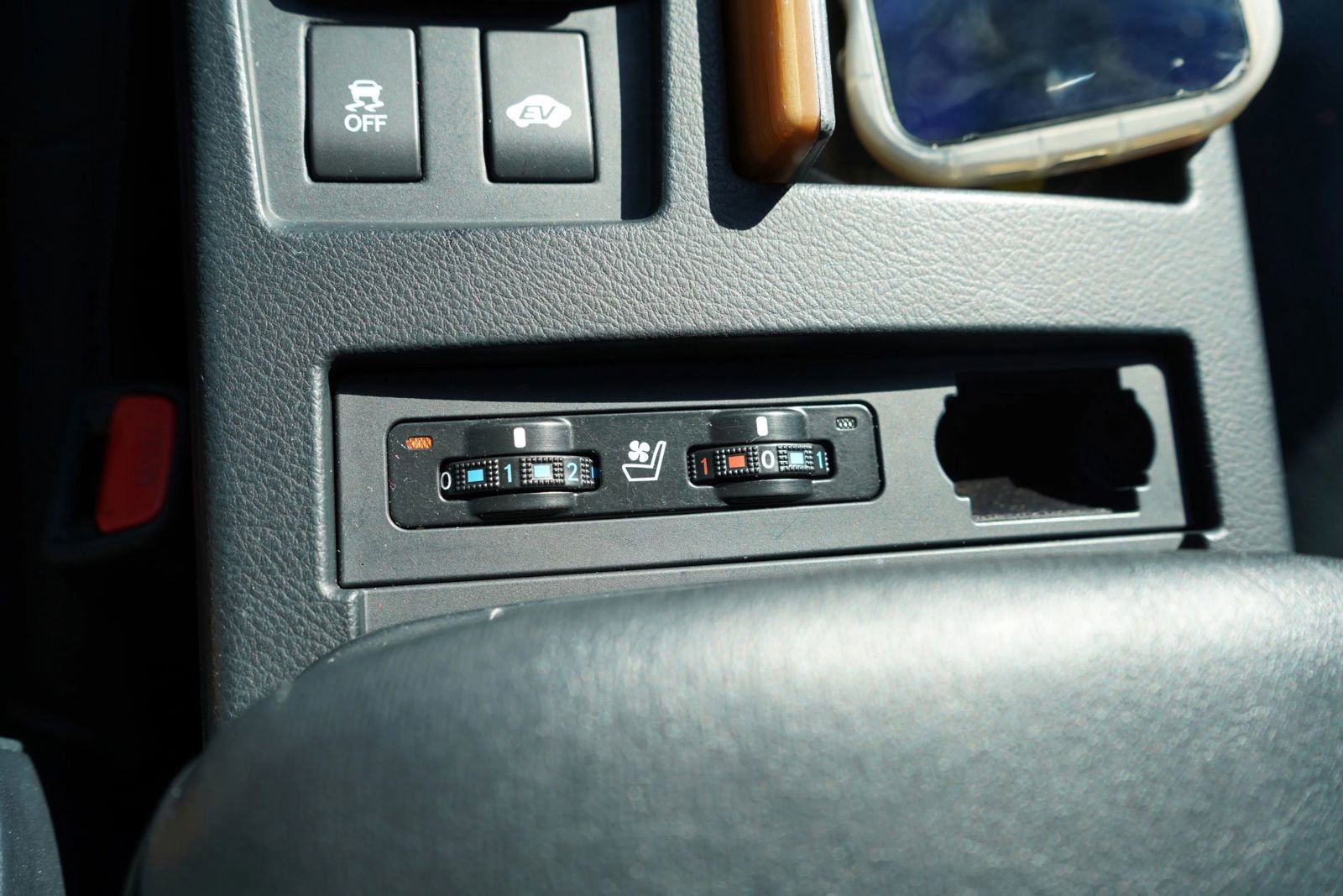 Used 2015 Lexus RX 450h FWD image 13