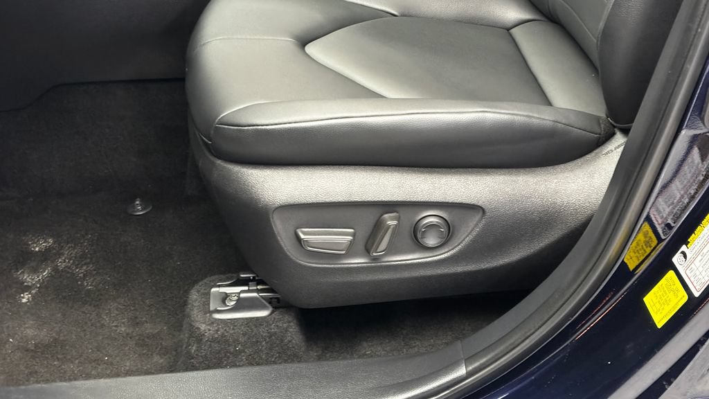 Used 2025 Toyota Highlander XLE AWD/4WD image 13