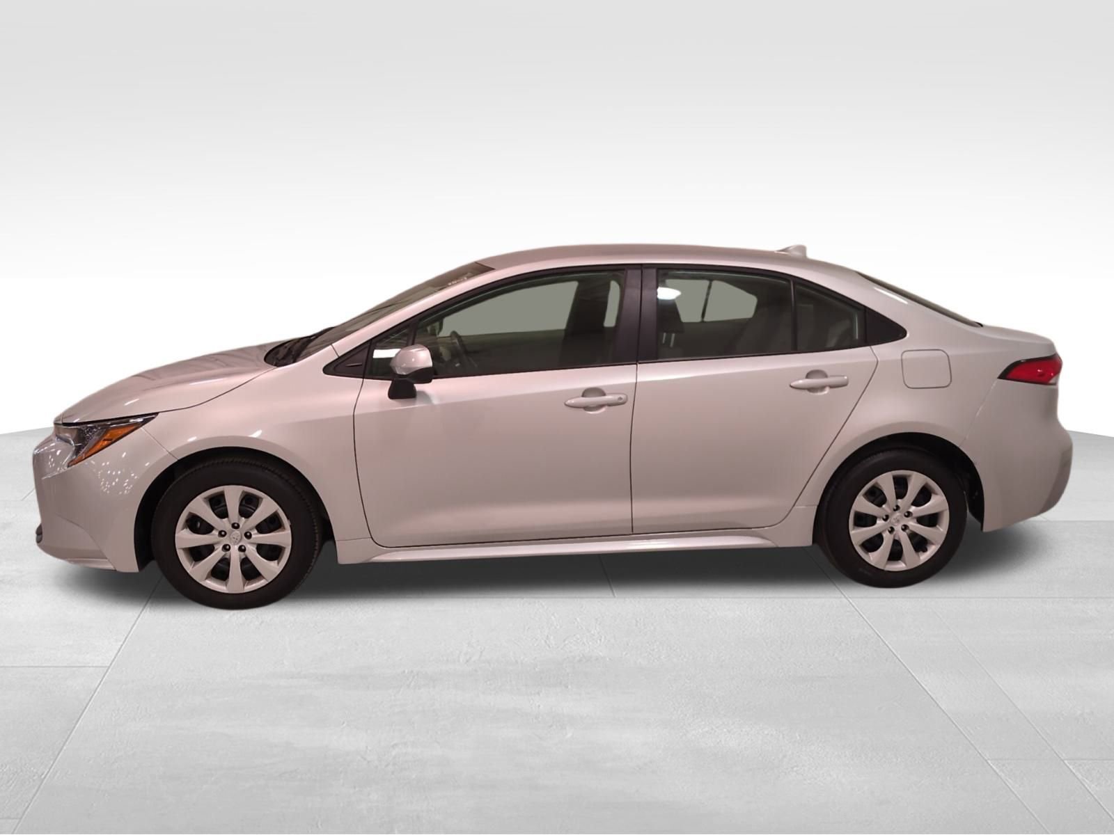 Used 2025 Toyota Corolla LE image 7