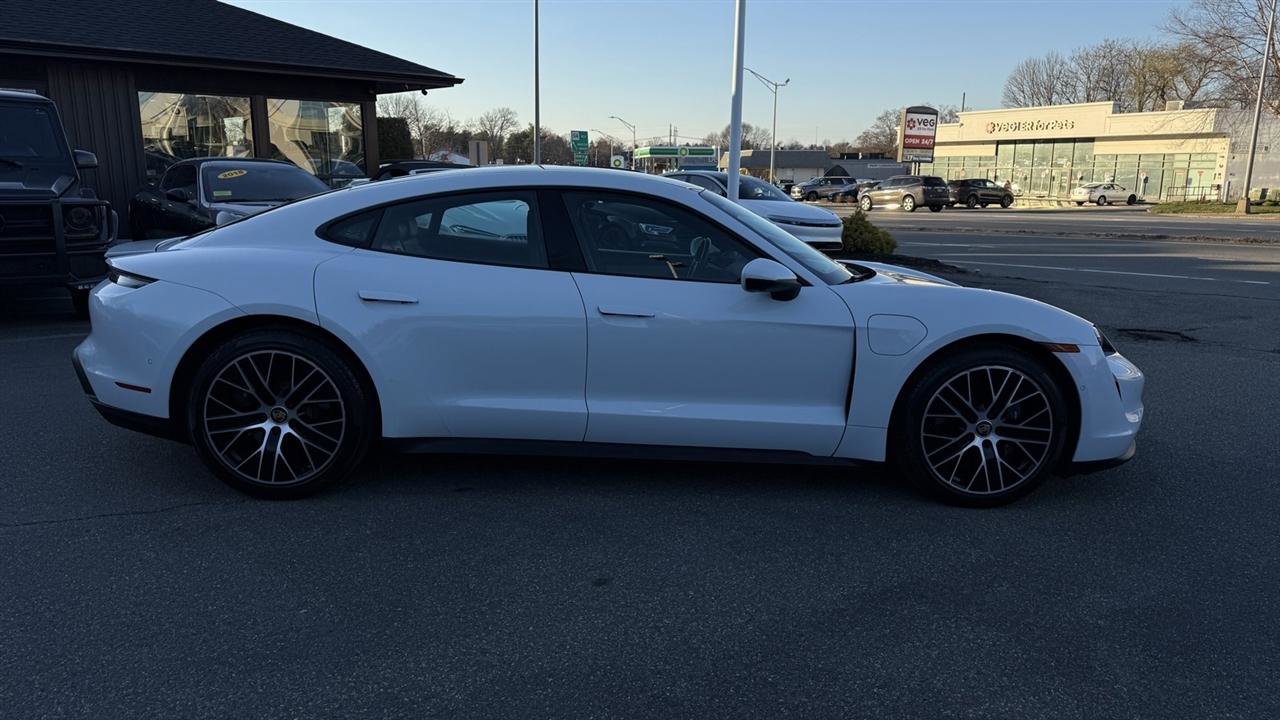 Used 2022 Porsche Taycan image 17