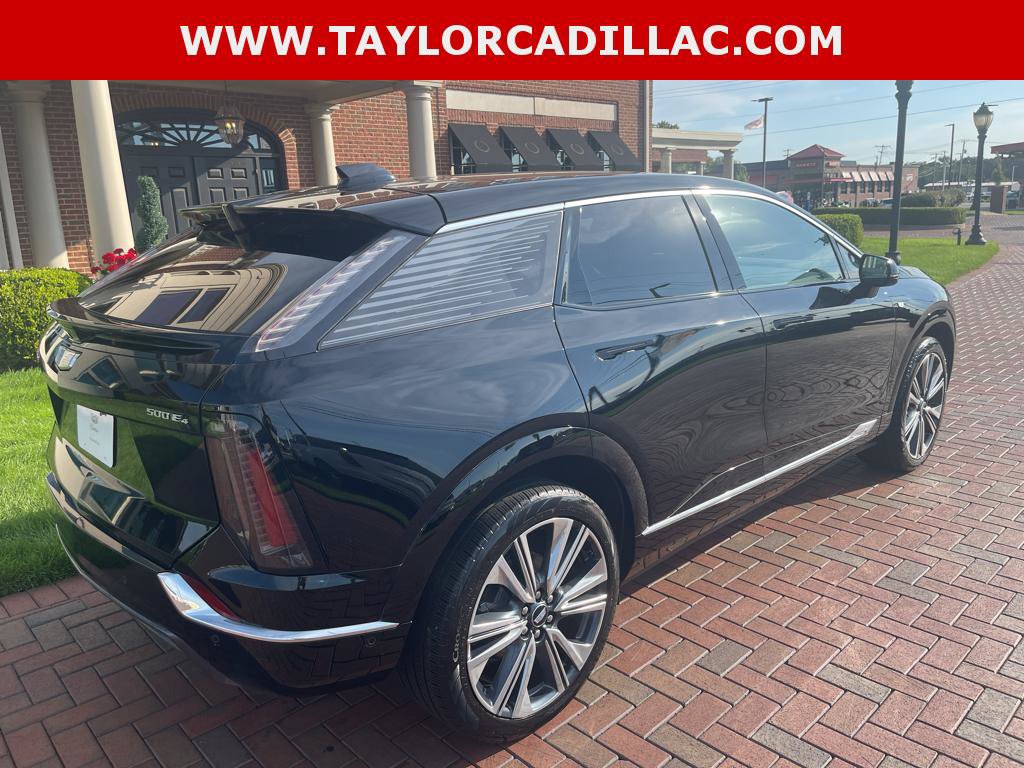 Used 2025 Cadillac Optiq Luxury 2 AWD/4WD image 8