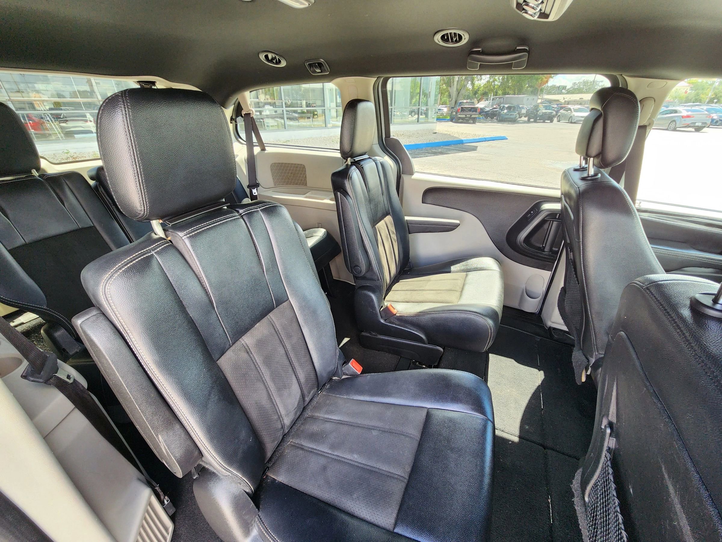 Used 2019 Dodge Grand Caravan SXT image 11