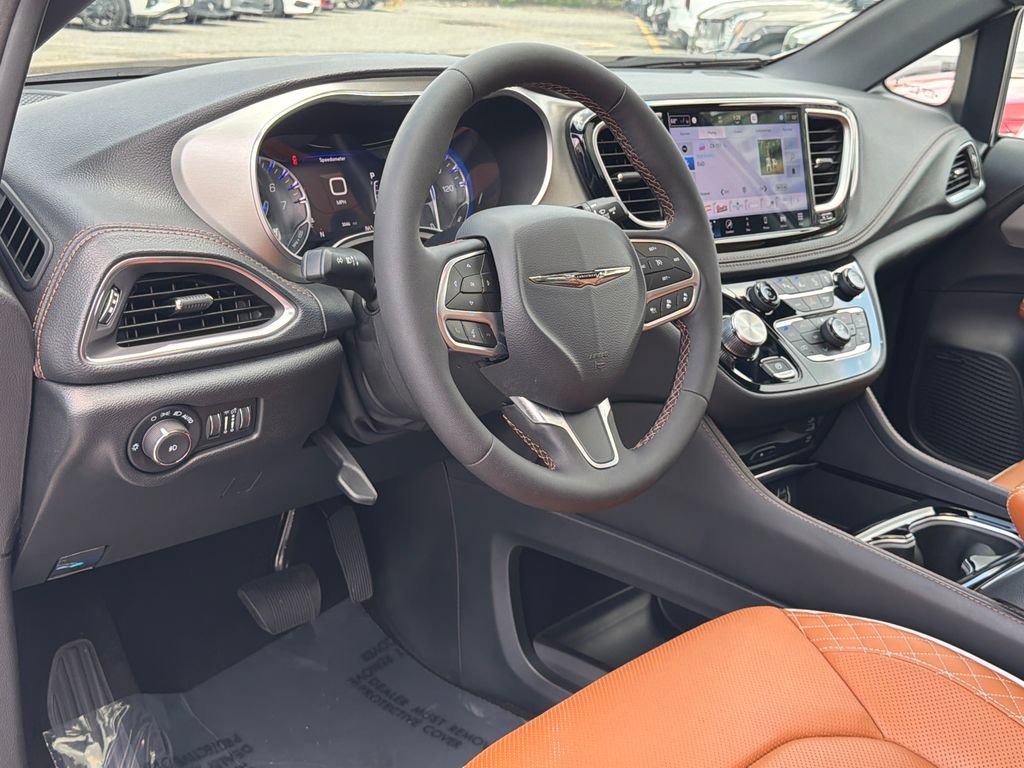 Used 2024 Chrysler Pacifica Pinnacle AWD/4WD image 21