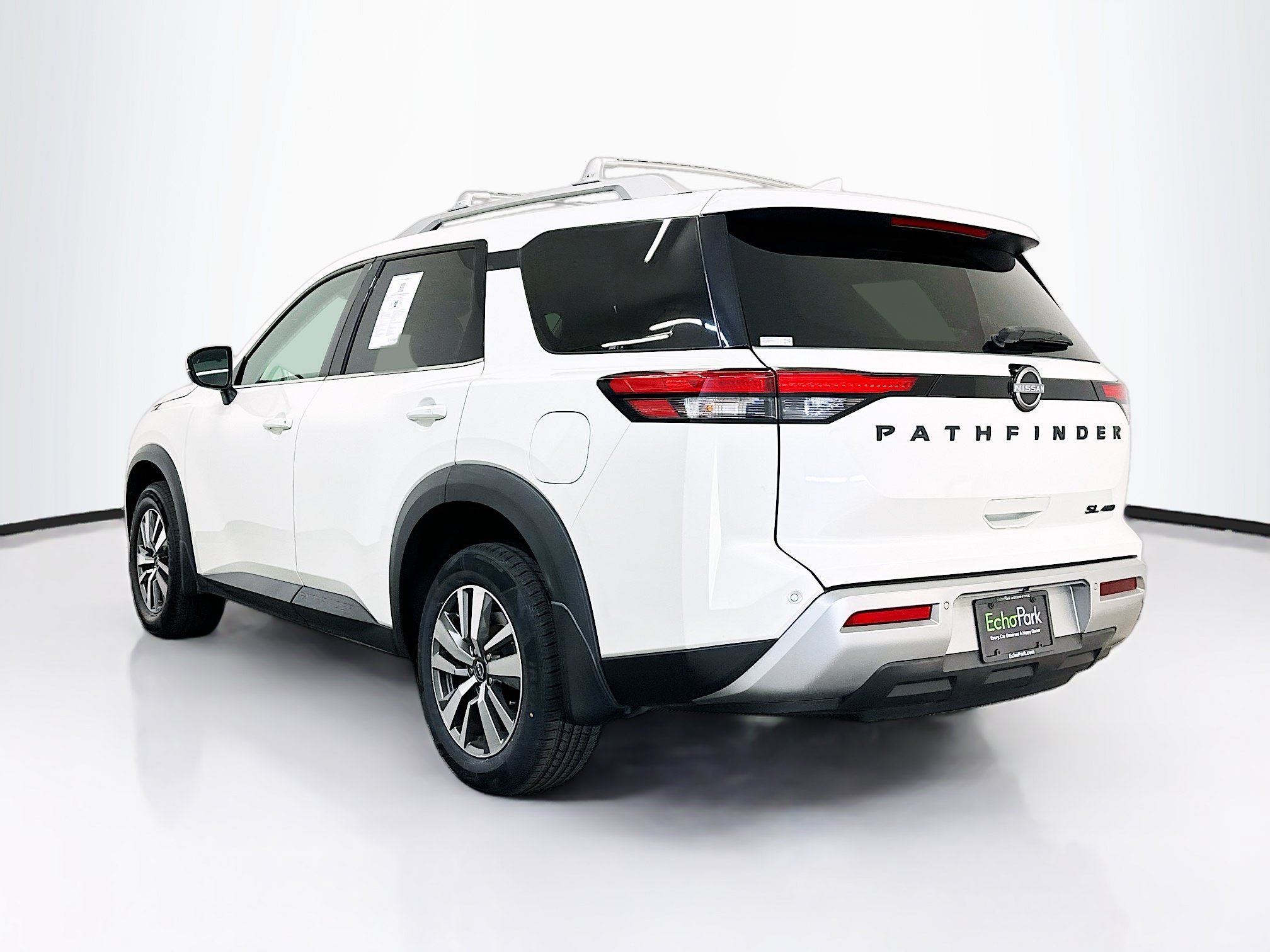 Used 2023 Nissan Pathfinder SL w/ Black Appearance Package AWD/4WD image 5