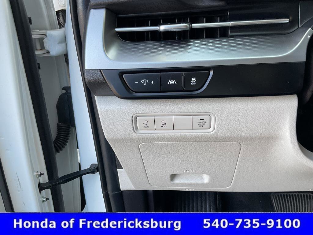 Used 2024 Kia Carnival LX FWD image 43