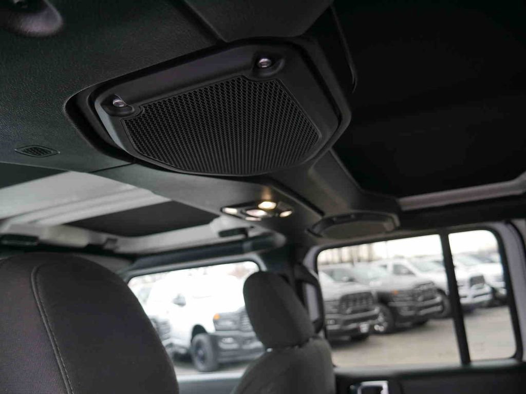Used 2021 Jeep Wrangler Unlimited Sport image 18