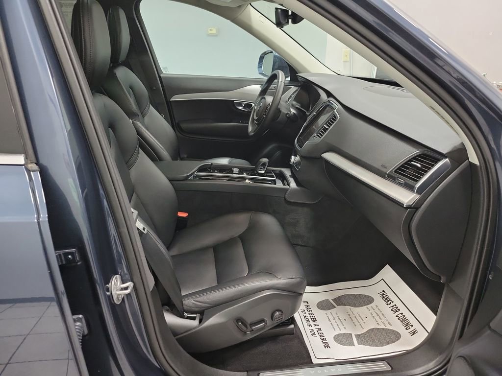 Used 2025 Volvo XC90 B5 Core image 42