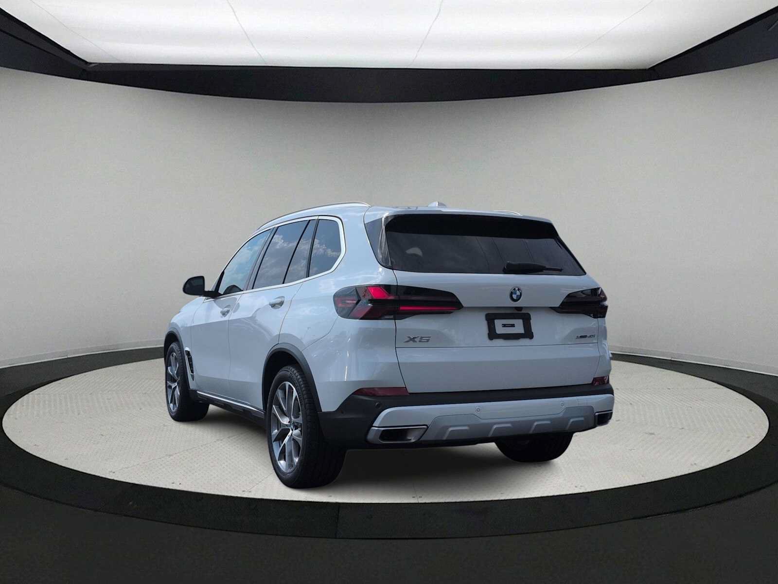 Used 2026 BMW X5 xDrive40i w/ Parking Assistance Package AWD/4WD image 6