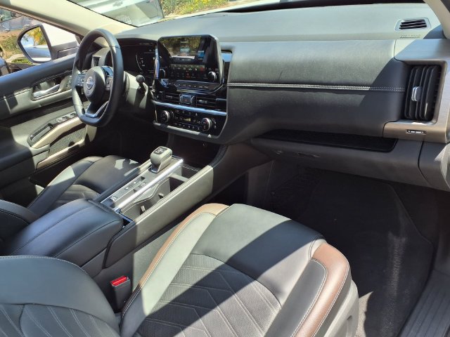Certified 2025 Nissan Pathfinder Platinum w/ Cargo Package FWD image 28