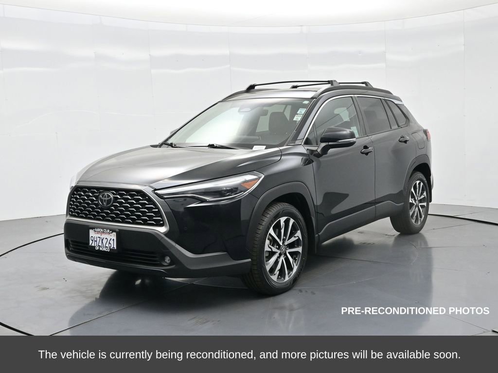 Used 2023 Toyota Corolla Cross XLE image 2