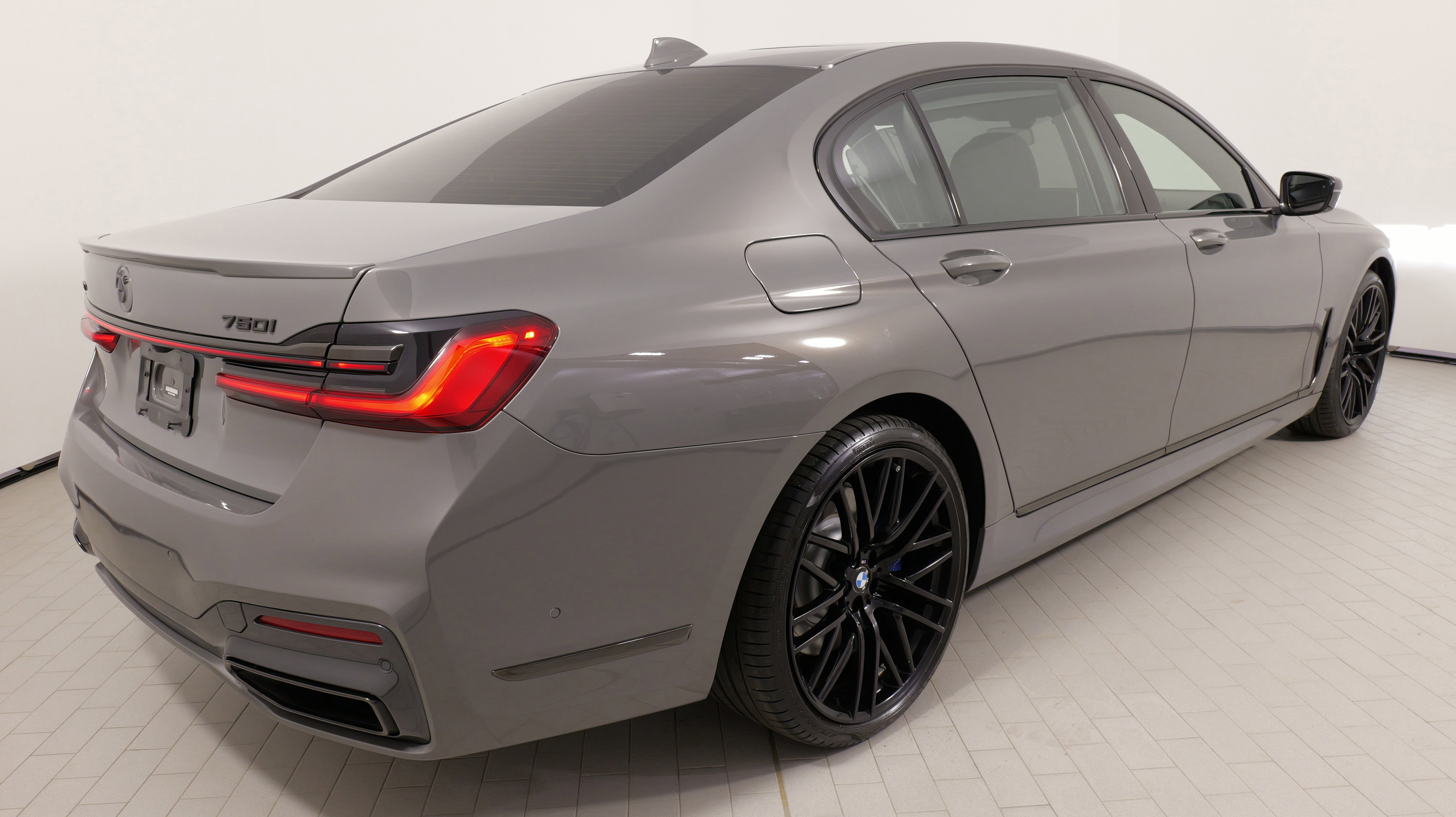 Used 2022 BMW 750i xDrive w/ Executive Package image 12