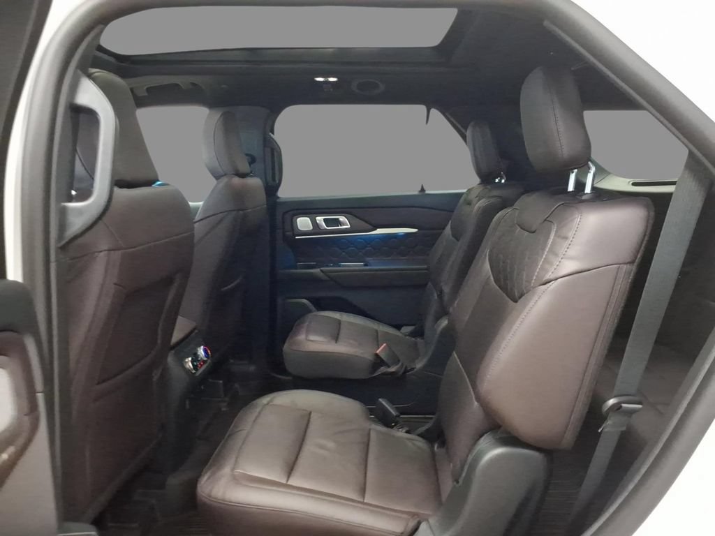 Used 2026 Ford Explorer Platinum w/ LUX Leather Package AWD/4WD image 5