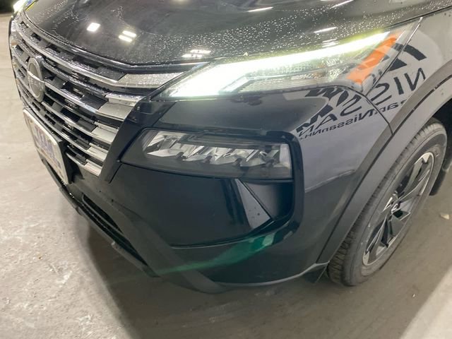 Certified 2025 Nissan Rogue SV image 15