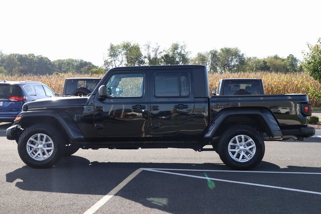 Used 2023 Jeep Gladiator Sport image 4