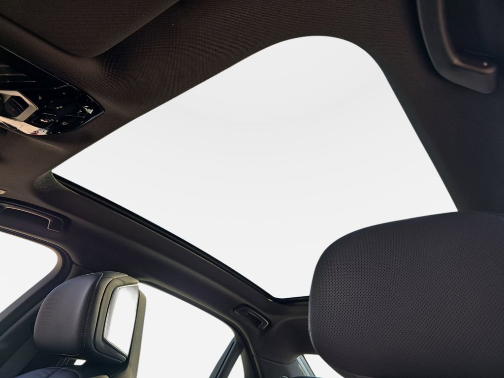 Used 2025 BMW i7 eDrive50 w/ Premium Package image 30