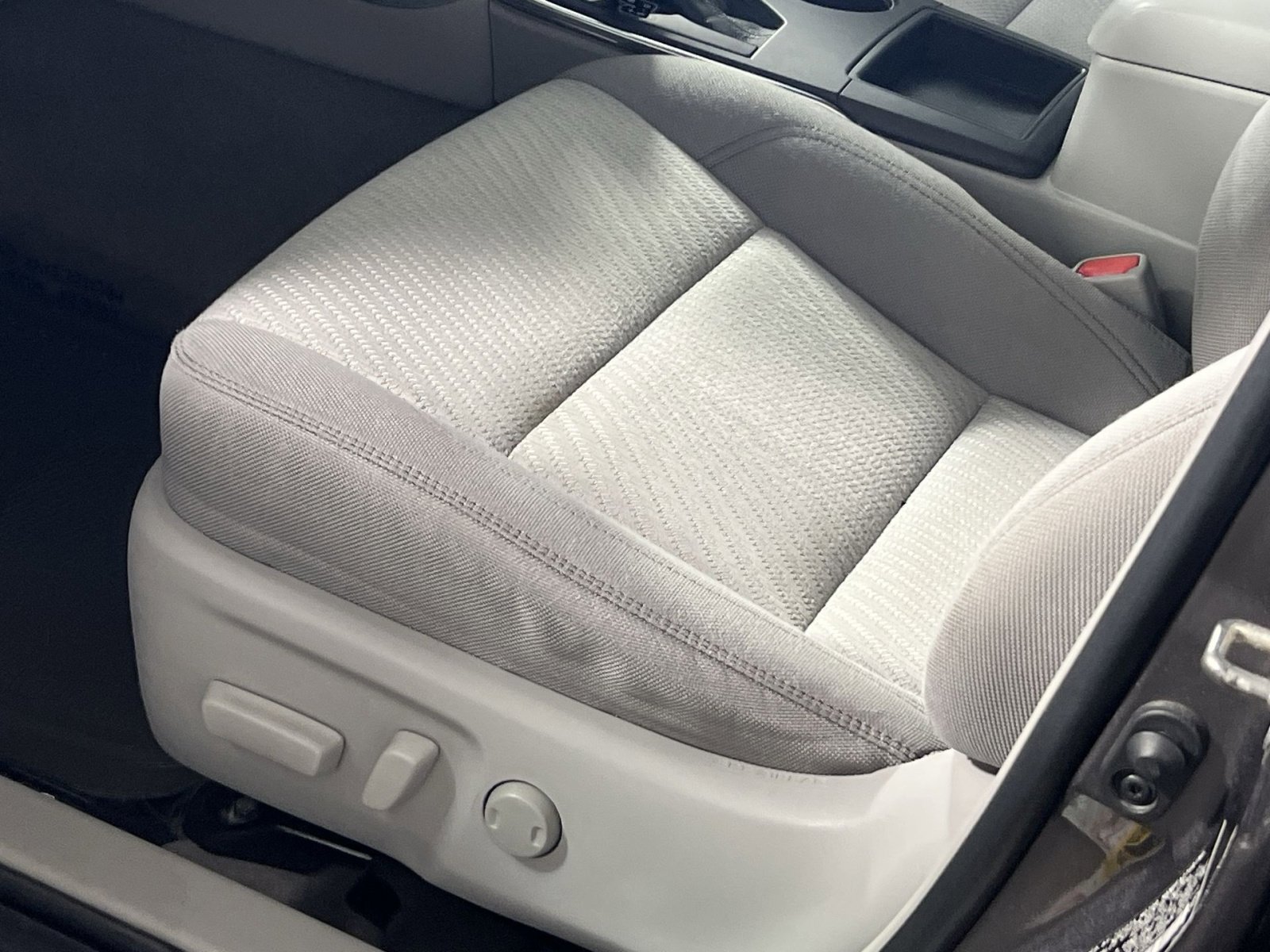 Used 2016 Toyota Camry LE image 13