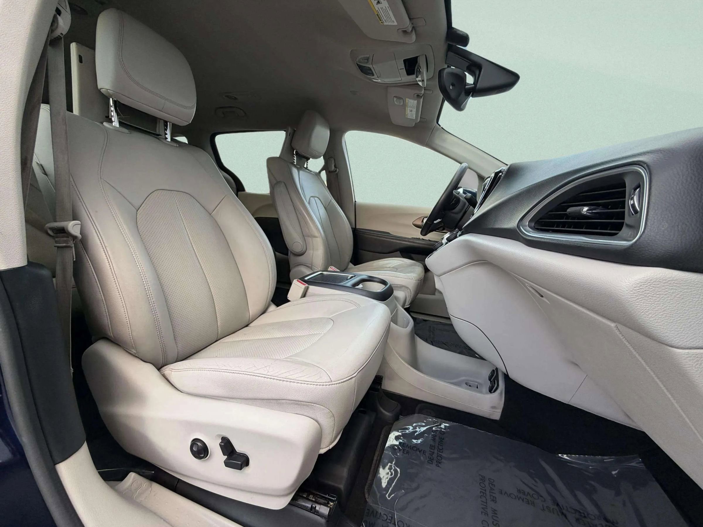 Used 2017 Chrysler Pacifica Touring-L Plus w/ Tire & Wheel Group image 16