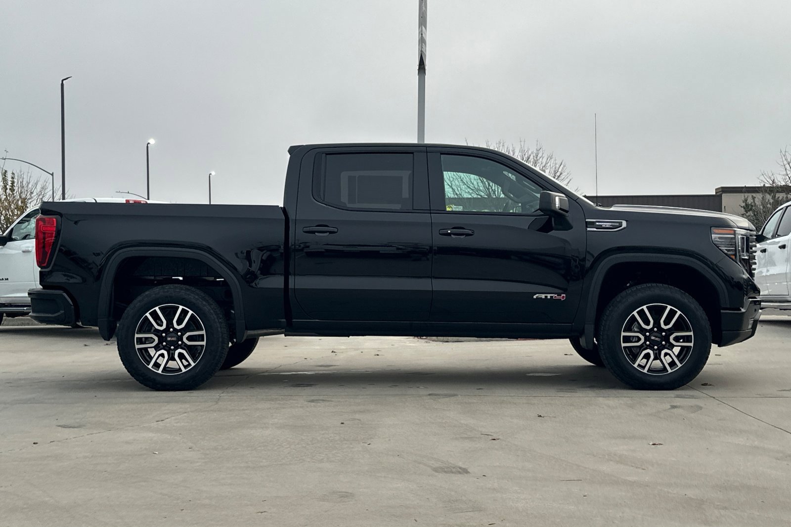 New 2025 GMC Sierra 1500 AT4 w/ AT4 Premium Package image 8