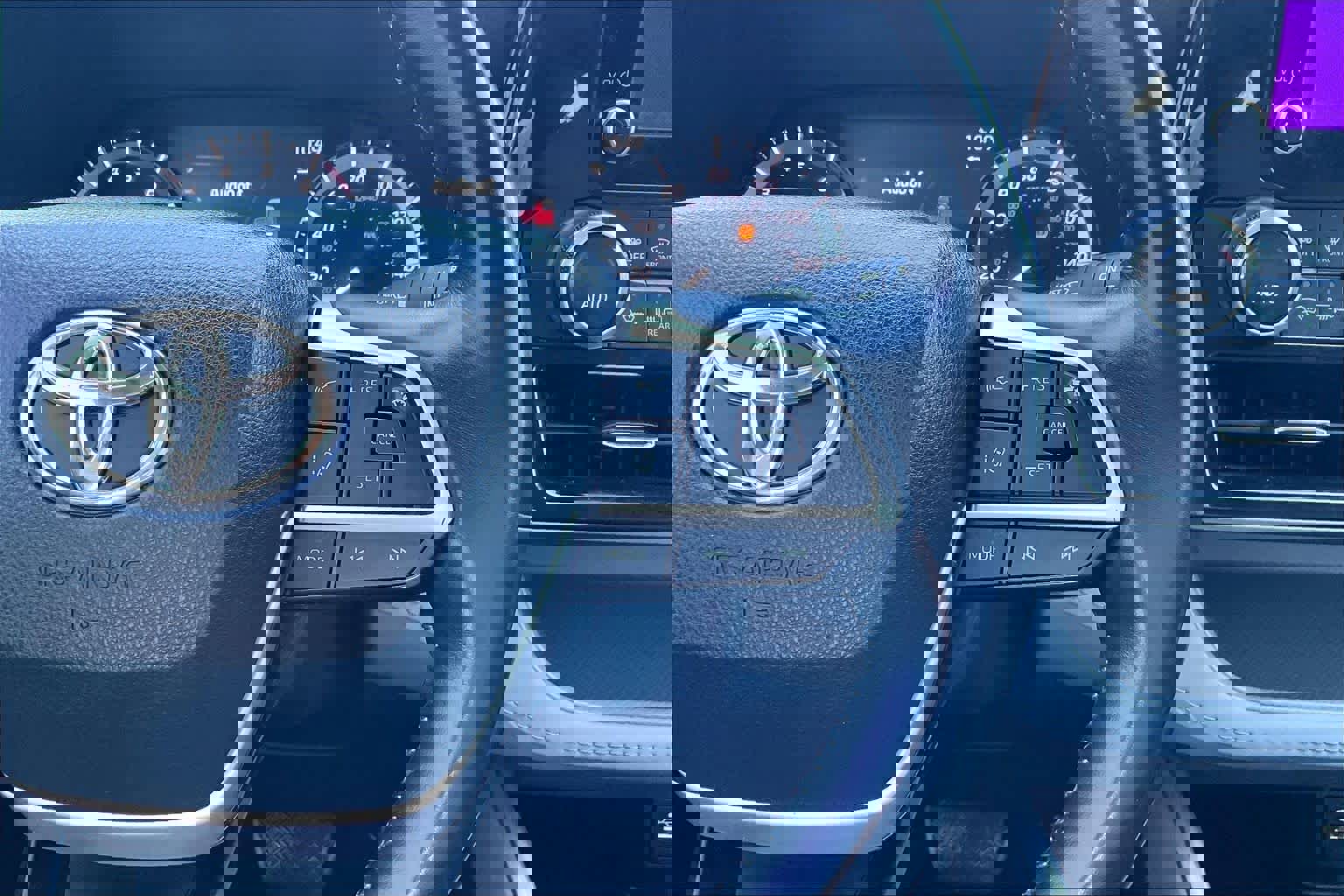 Used 2023 Toyota Highlander LE image 23