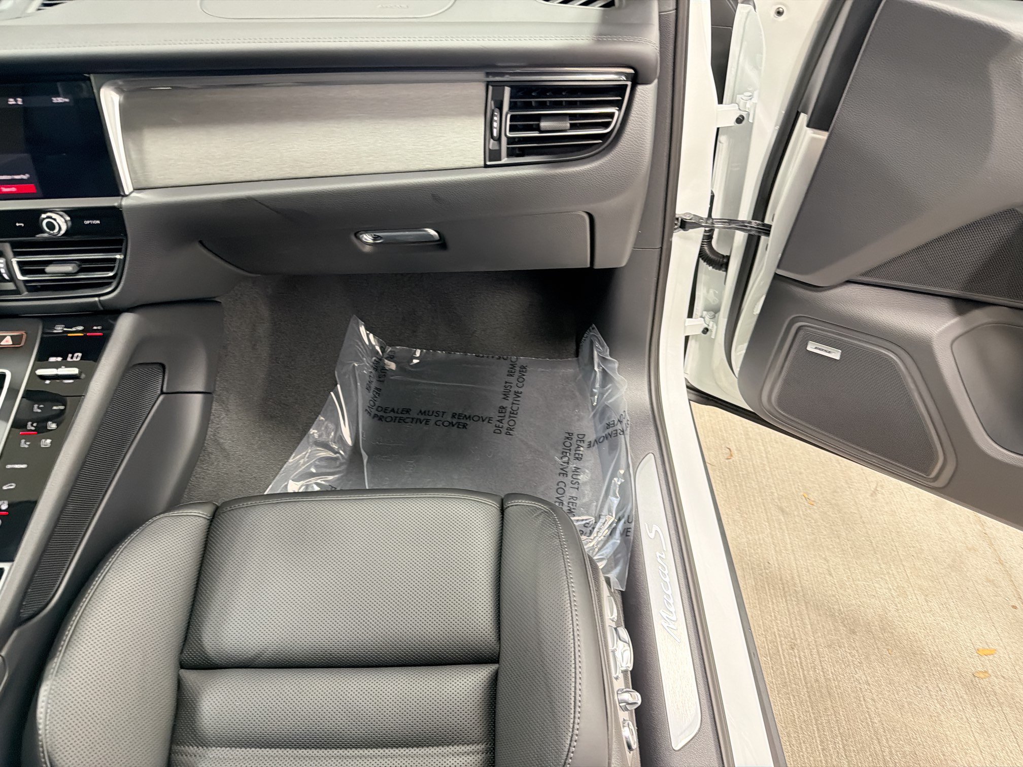 Certified 2026 Porsche Macan S AWD/4WD image 18