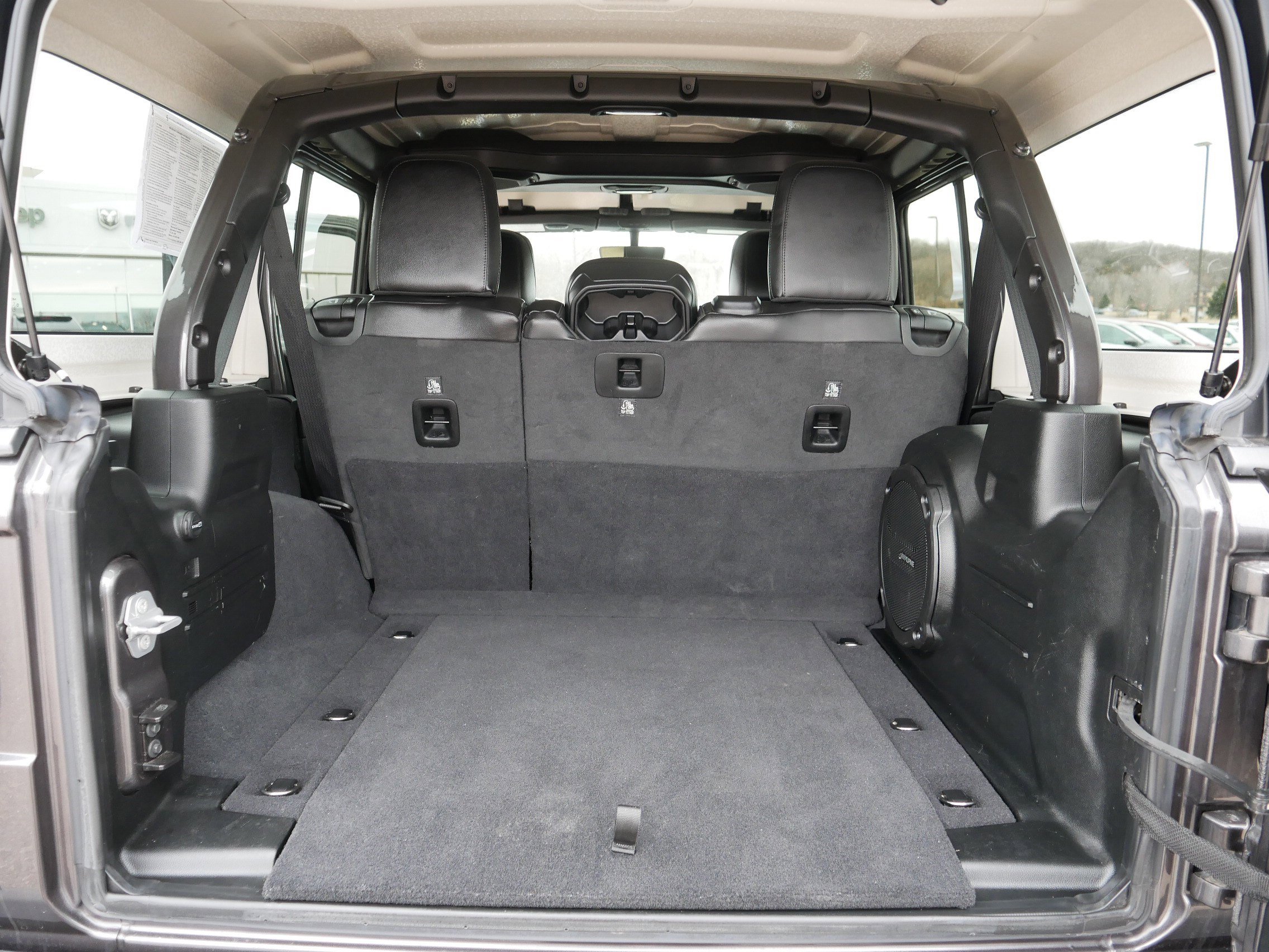Used 2020 Jeep Wrangler Unlimited Sahara image 18