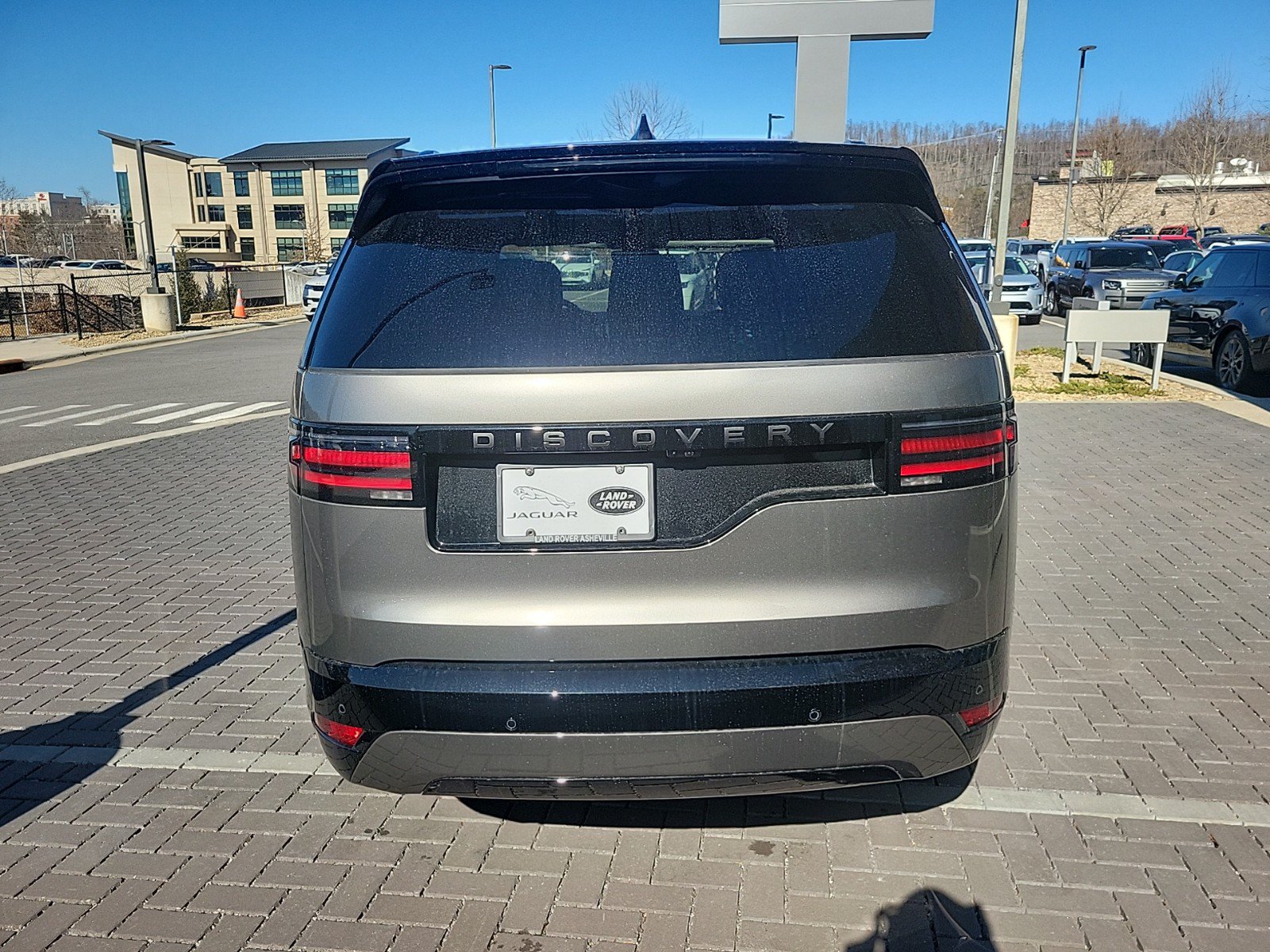Certified 2025 Land Rover Discovery Dynamic SE AWD/4WD image 6