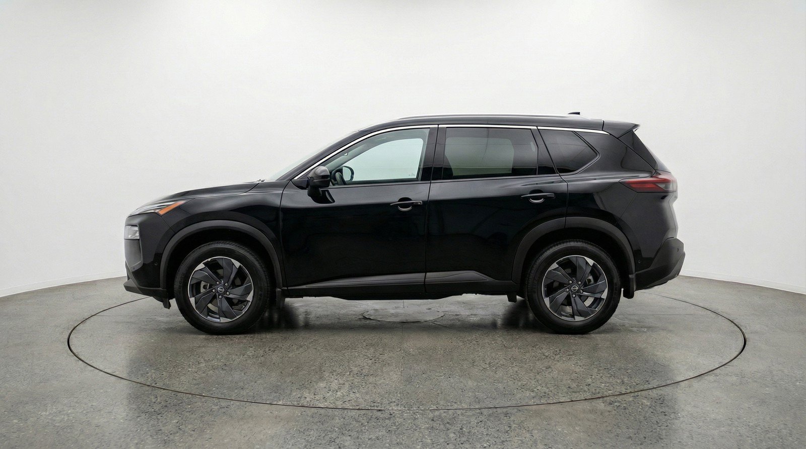 Used 2025 Nissan Rogue SV FWD image 5
