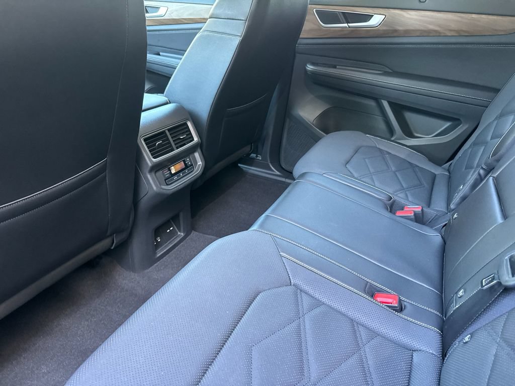 Used 2024 Volkswagen Atlas SE AWD/4WD image 15