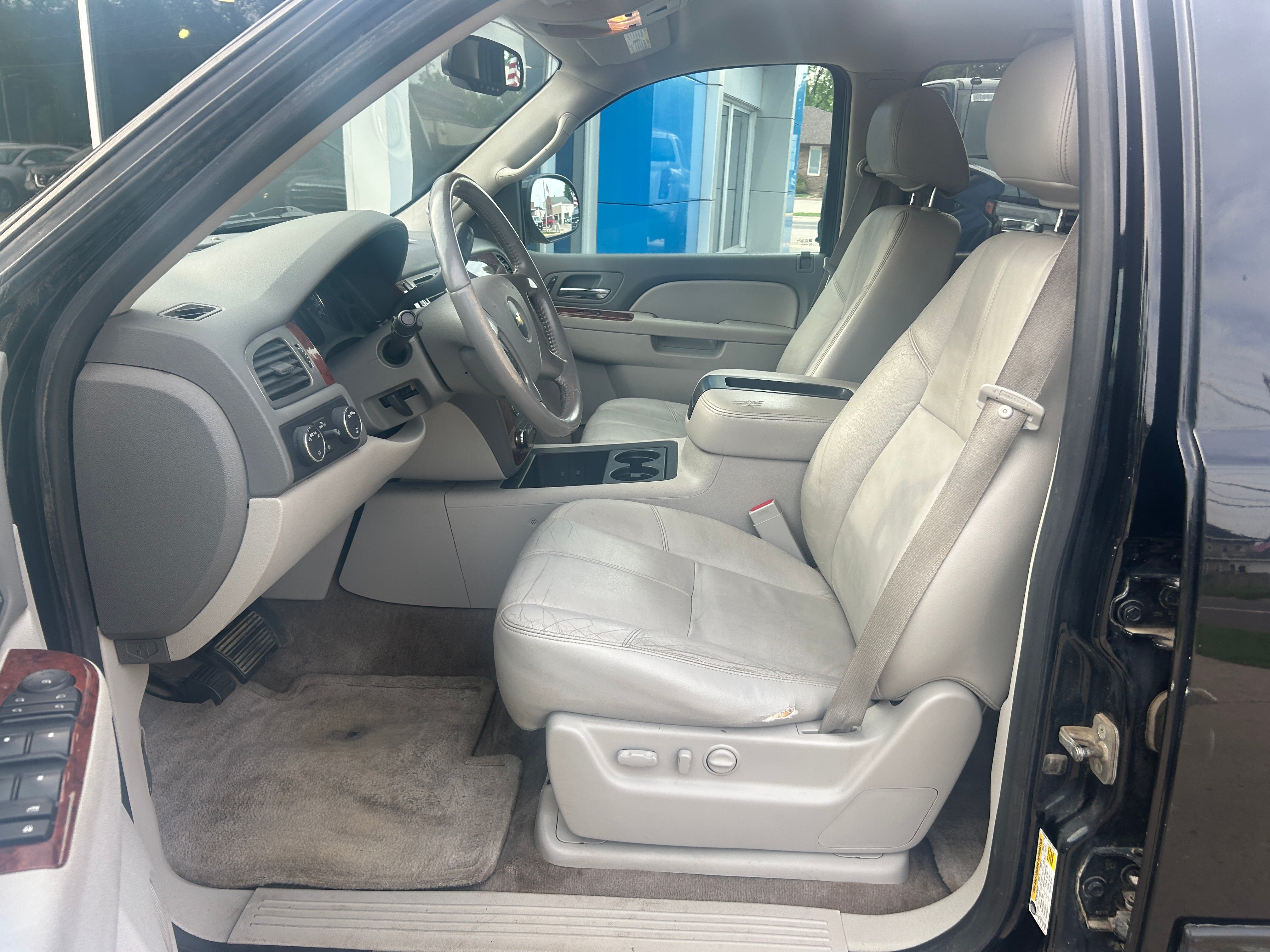 Used 2012 Chevrolet Suburban LT w/ Luxury Package AWD/4WD image 15