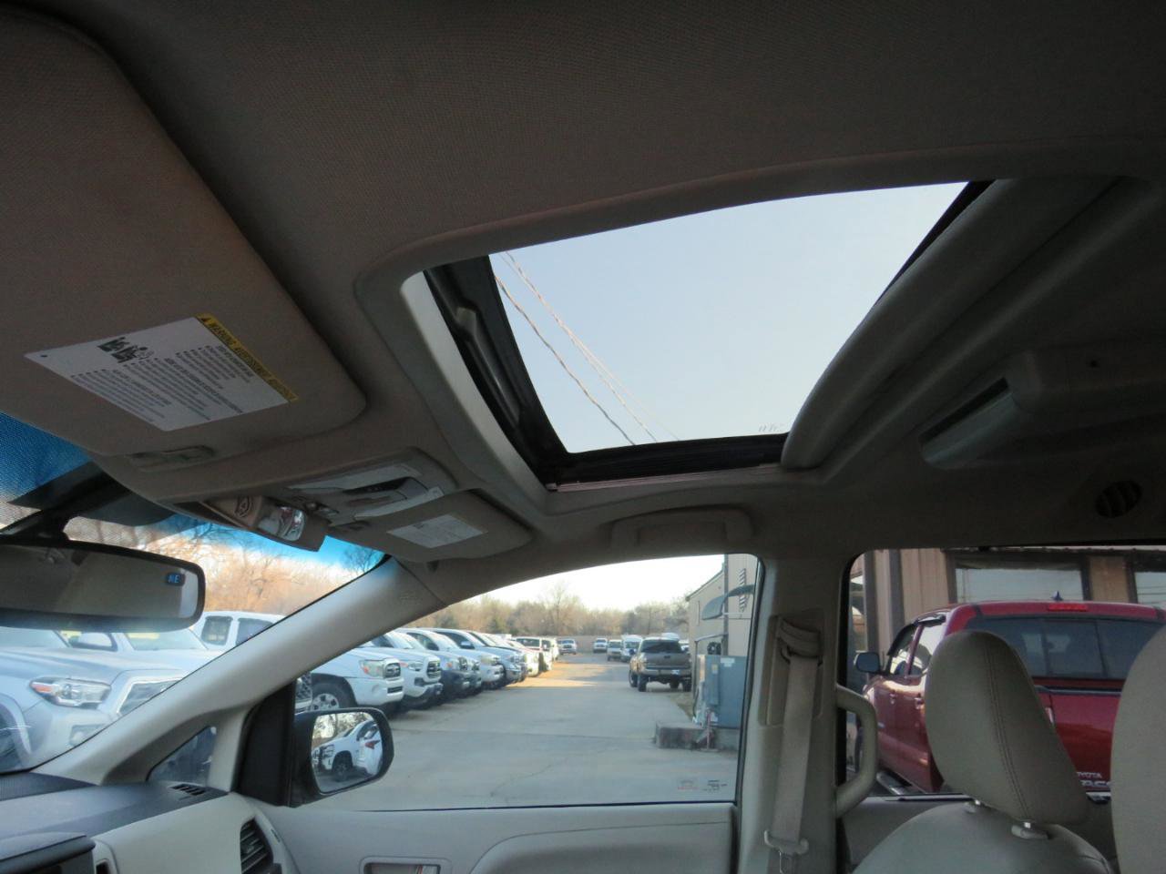 Used 2015 Toyota Sienna XLE w/ XLE Navigation Package FWD image 19