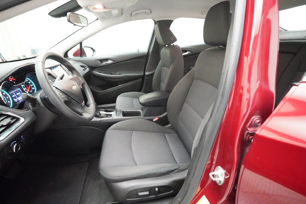 Used 2018 Chevrolet Cruze LT w/ Convenience Package FWD image 7