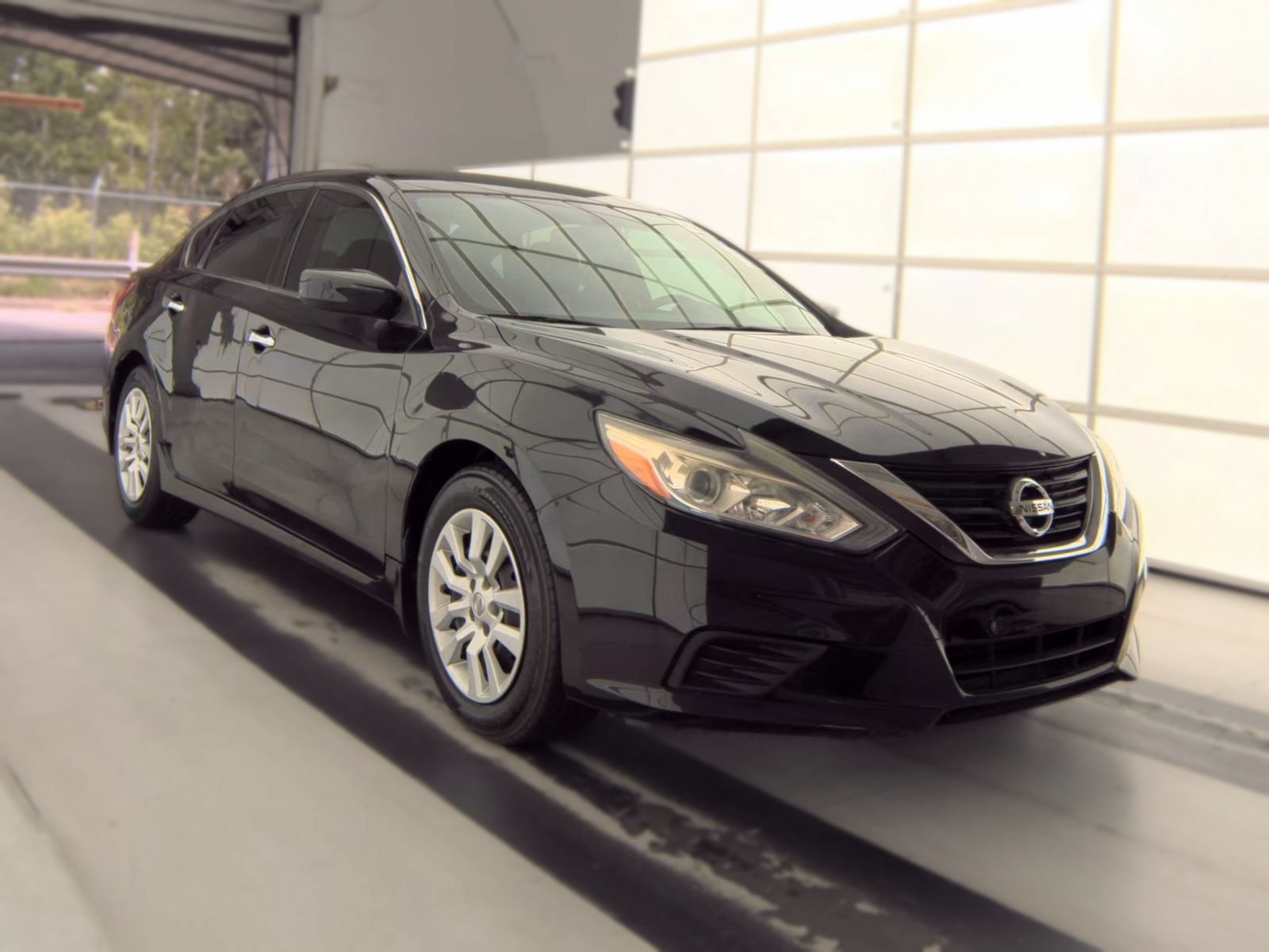 Used 2018 Nissan Altima 2.5 S w/ S Convenience Package FWD image 2