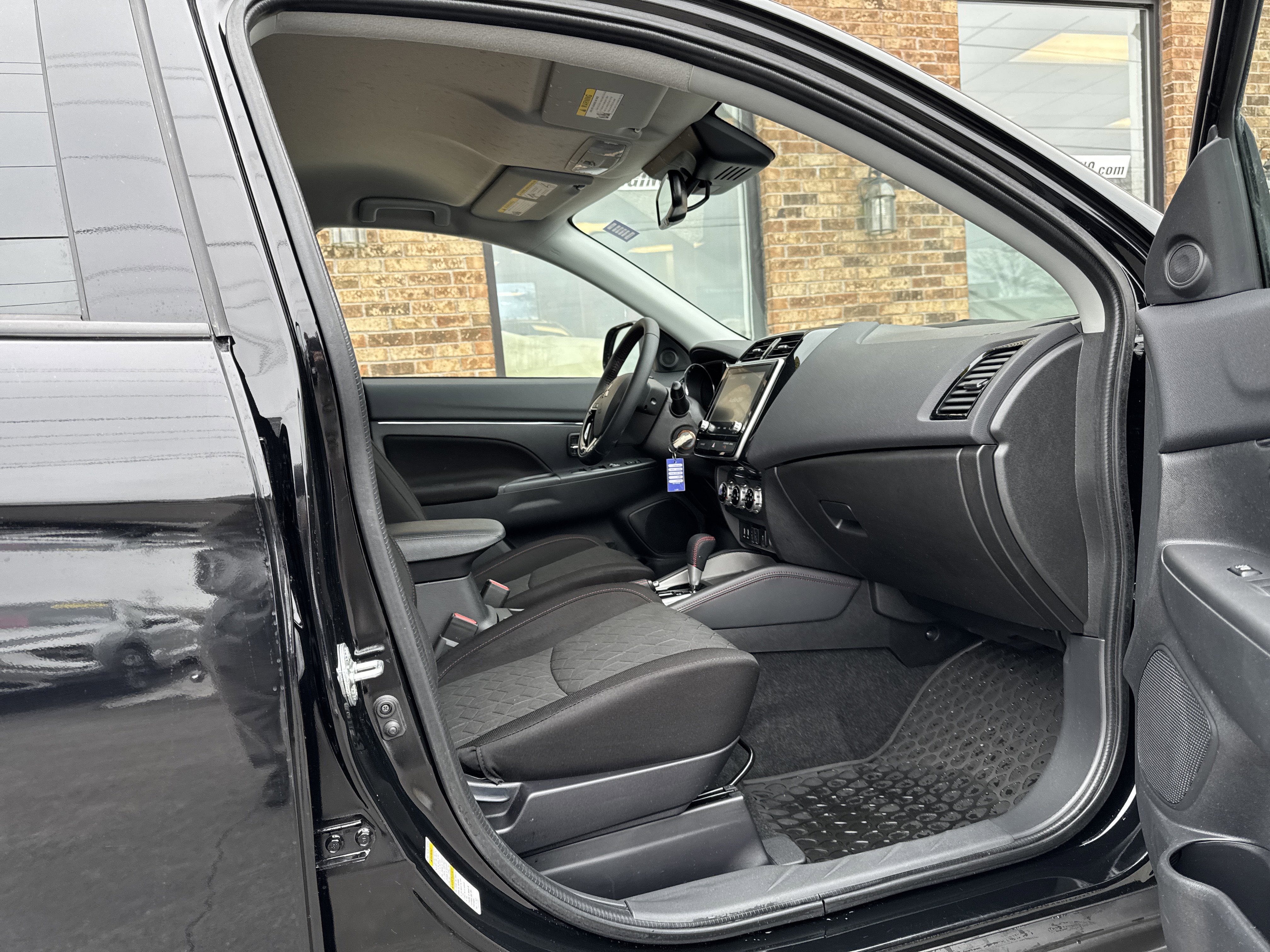 Used 2025 Mitsubishi Outlander Sport LE image 13