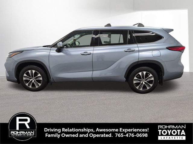 Used 2022 Toyota Highlander XLE image 3