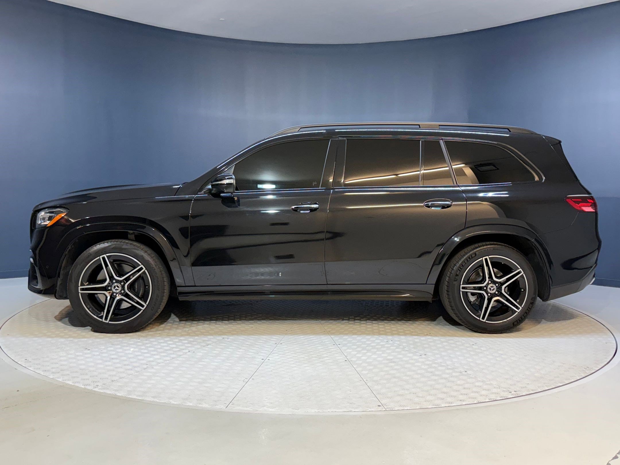 Used 2024 Mercedes-Benz GLS 450 4MATIC image 2