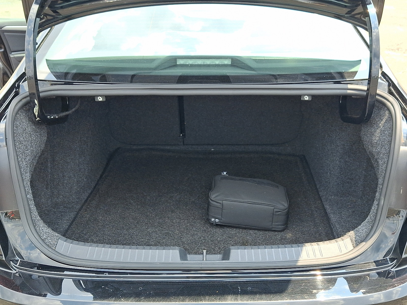 Used 2021 Volkswagen Jetta SE w/ SE Cold Weather Package FWD image 29